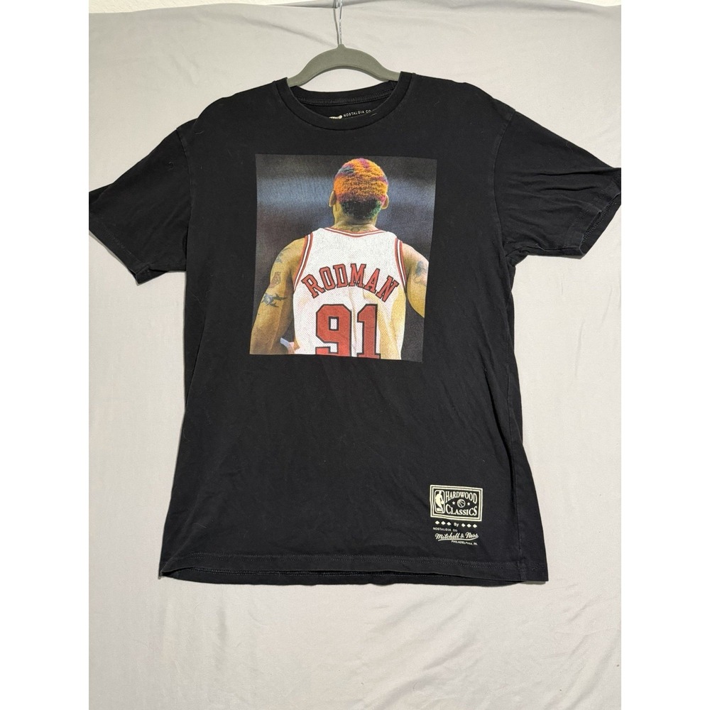 mitchell & ness 'dennis rodman' black pullover tee, men's medium t-shirt